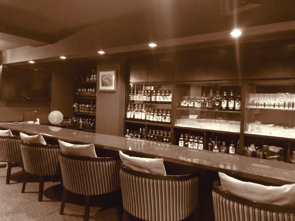 Lounge Louis Lcart（ルイ・イカール）