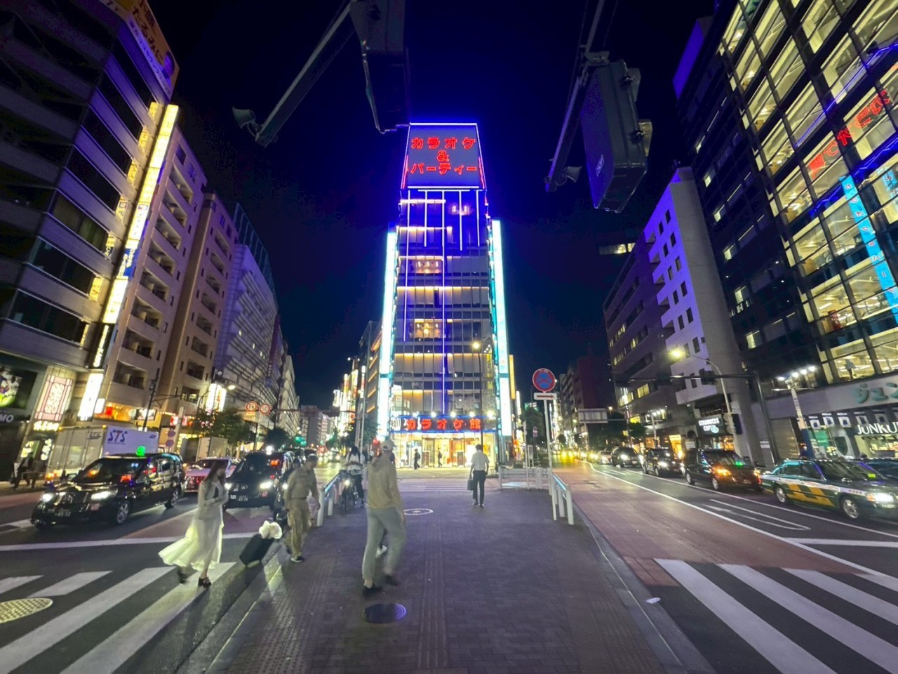 【東京夜遊び】銀座VS新橋のスナックを徹底比較！料金相場や客層の違いを解説