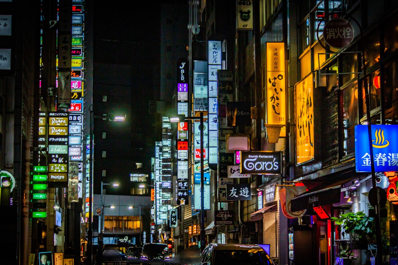 新宿・歌舞伎町のおすすめスナック2選！「SHARE TABLE」と「Bar lounge Météo」の魅力を徹底紹介