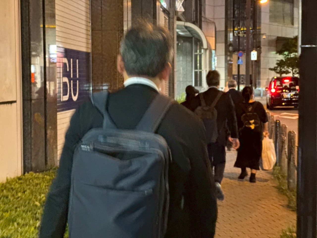 新宿のスナックで過ごす大人の夜 ― 男が一人でも楽しめる特別な時間