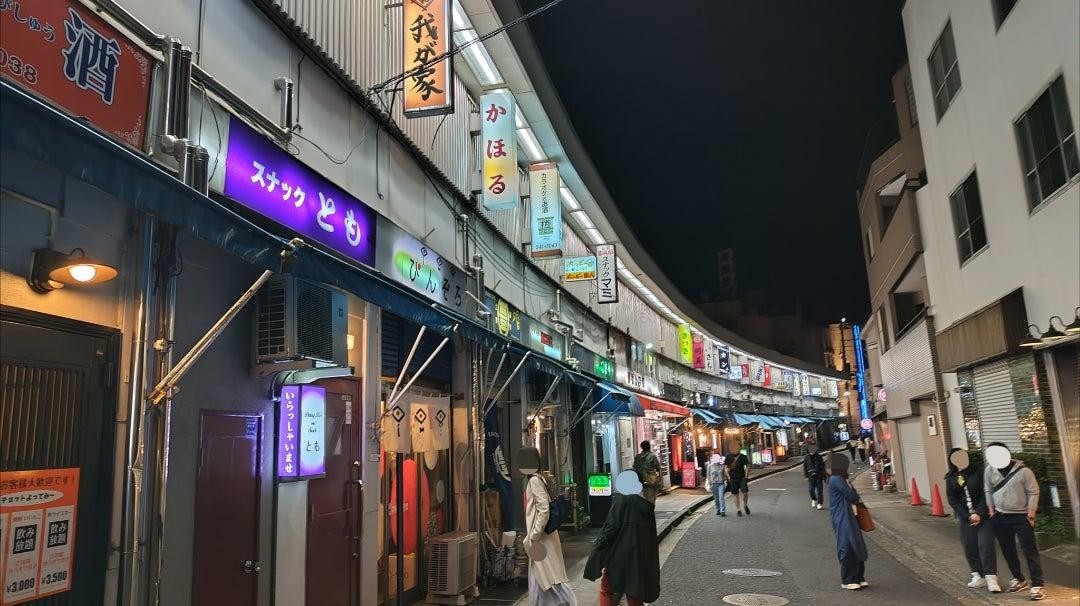 東京のスナックVS横浜のスナック｜雰囲気・料金・客層を徹底比較！あなたに合うのはどっち？